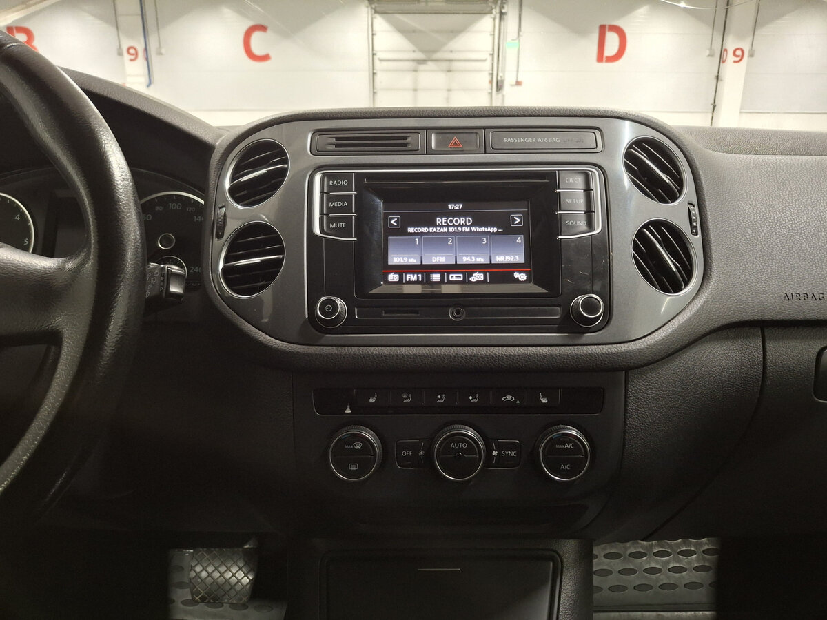 Volkswagen Tiguan с пробегом — 2015 год. Фото: #14