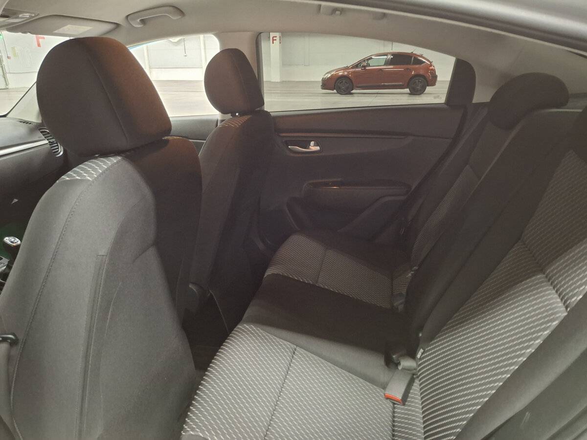 Kia Rio с пробегом — 2017 год. Фото: #11