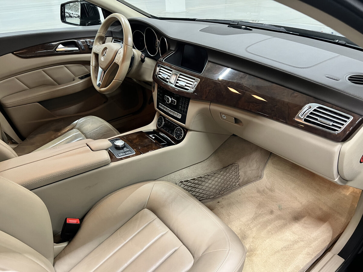 Mercedes-Benz CLS с пробегом — 2012 год. Фото: #9