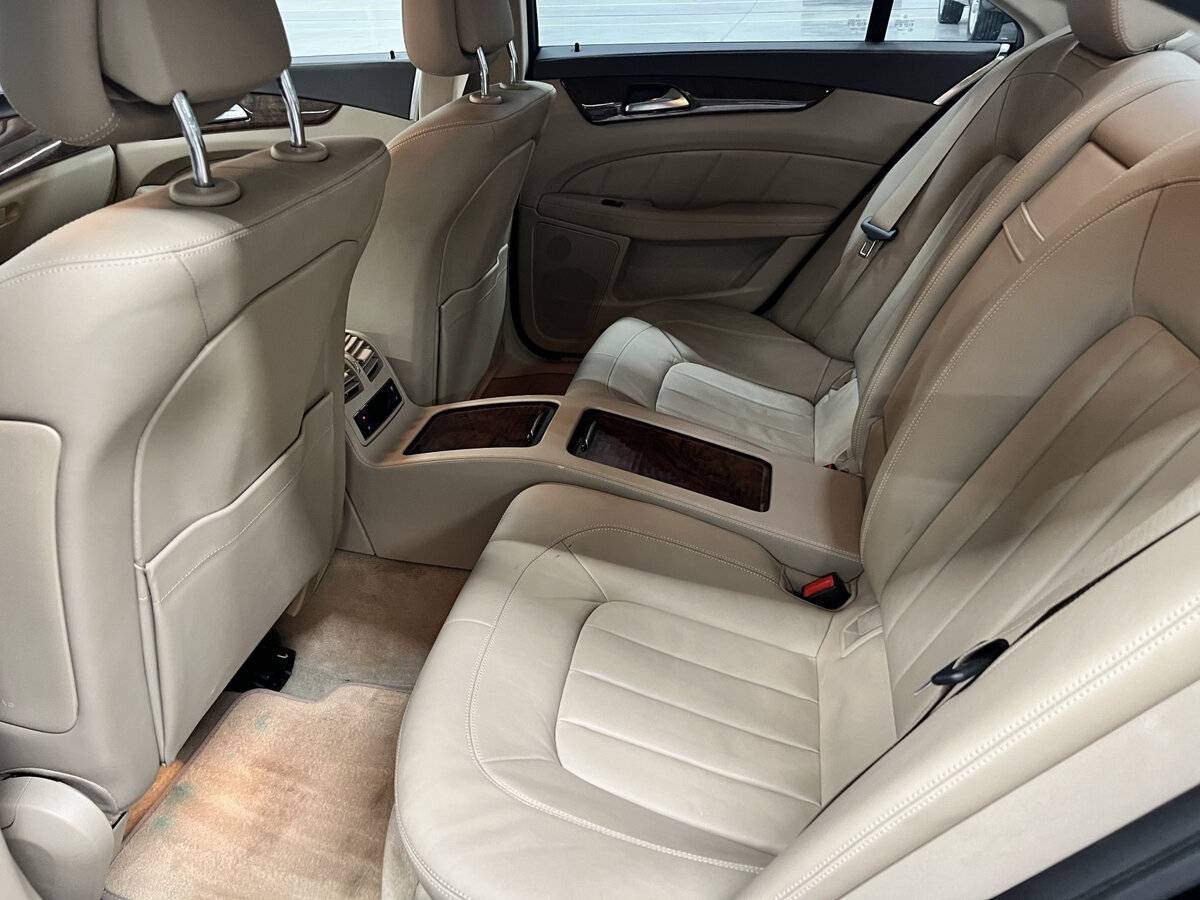 Mercedes-Benz CLS с пробегом — 2012 год. Фото: #10