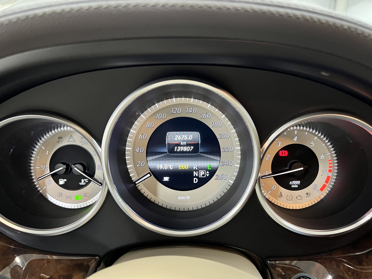 Mercedes-Benz CLS с пробегом — 2012 год. Фото: #11