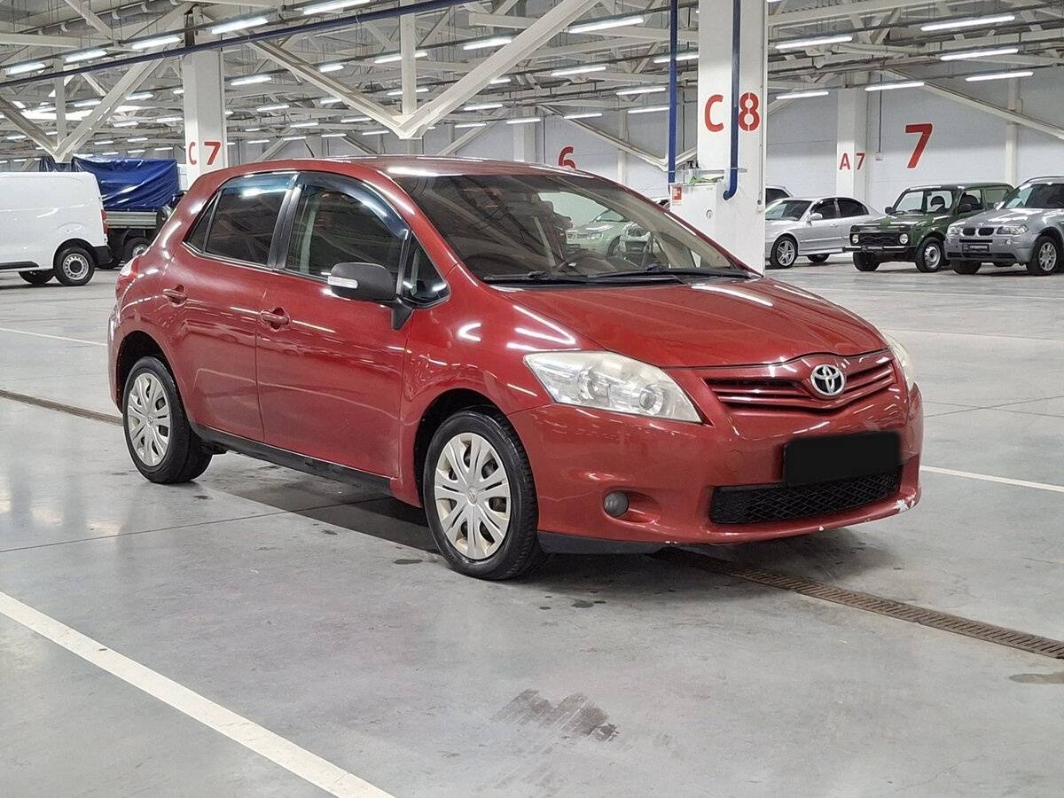 Toyota Auris с пробегом — 2010 год. Фото: #2