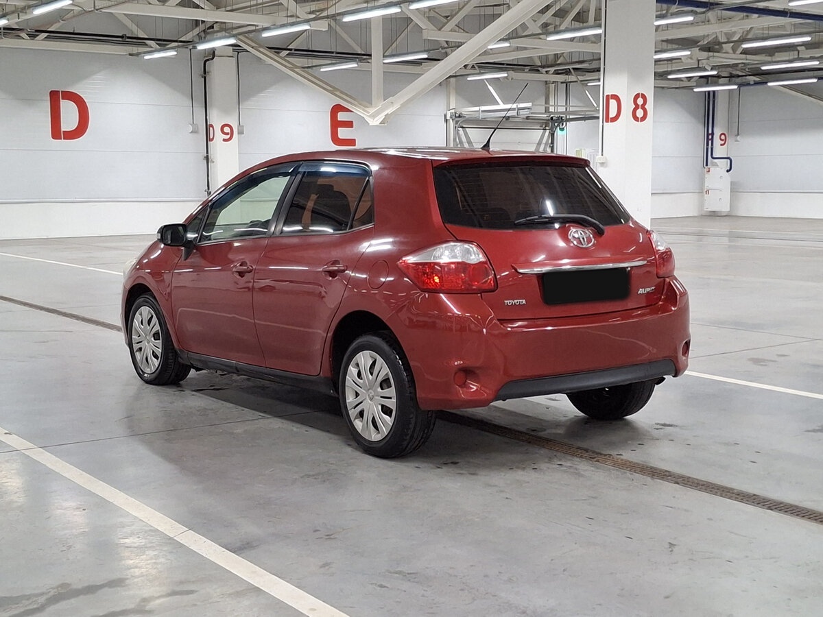 Toyota Auris с пробегом — 2010 год. Фото: #6