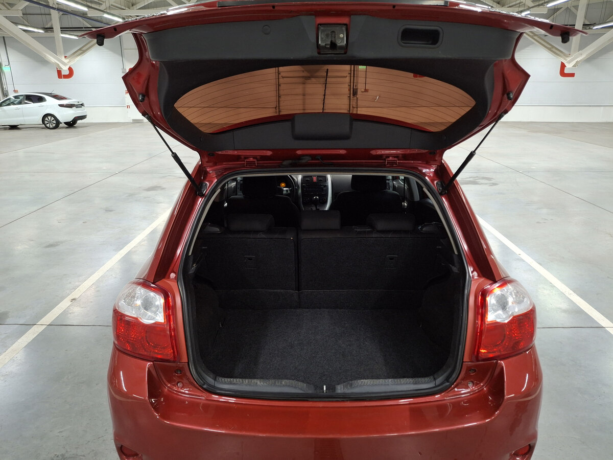 Toyota Auris с пробегом — 2010 год. Фото: #9