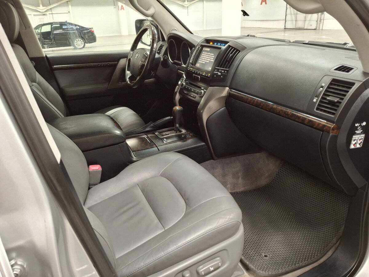 Toyota Land Cruiser с пробегом — 2008 год. Фото: #10