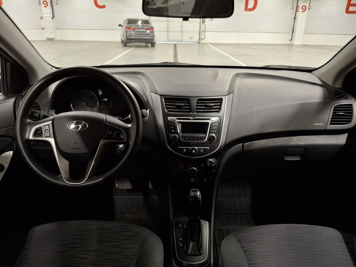 Hyundai Solaris с пробегом — 2015 год. Фото: #13