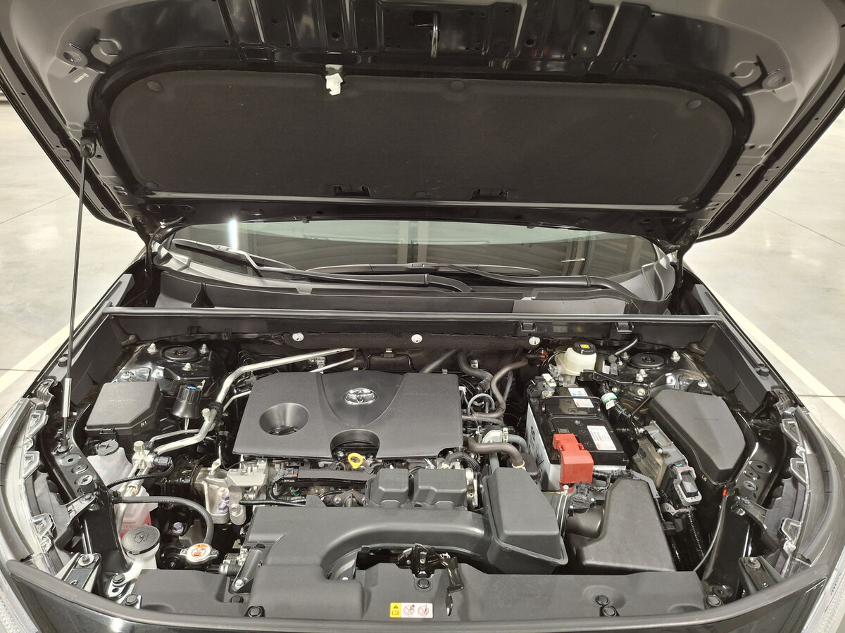 Toyota RAV4 с пробегом — 2024 год. Фото: #8