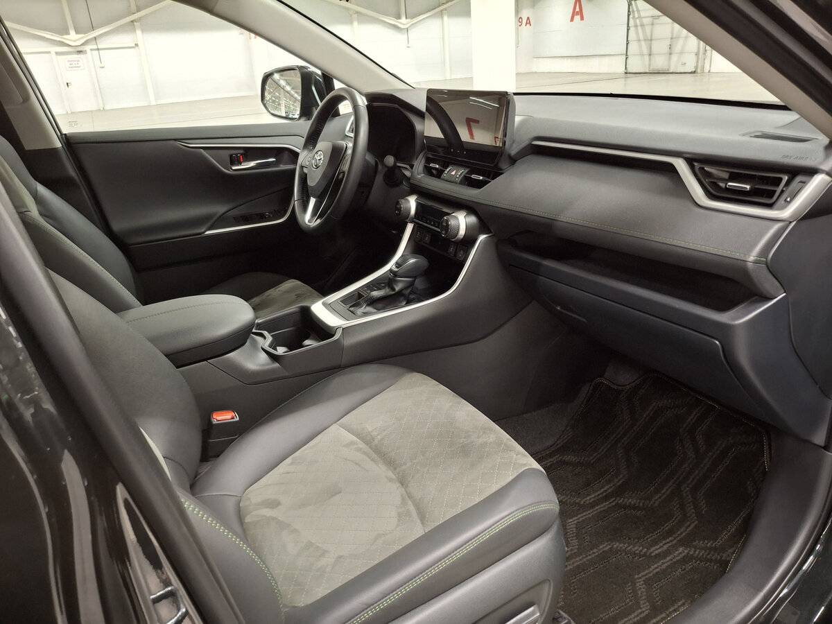 Toyota RAV4 с пробегом — 2024 год. Фото: #10