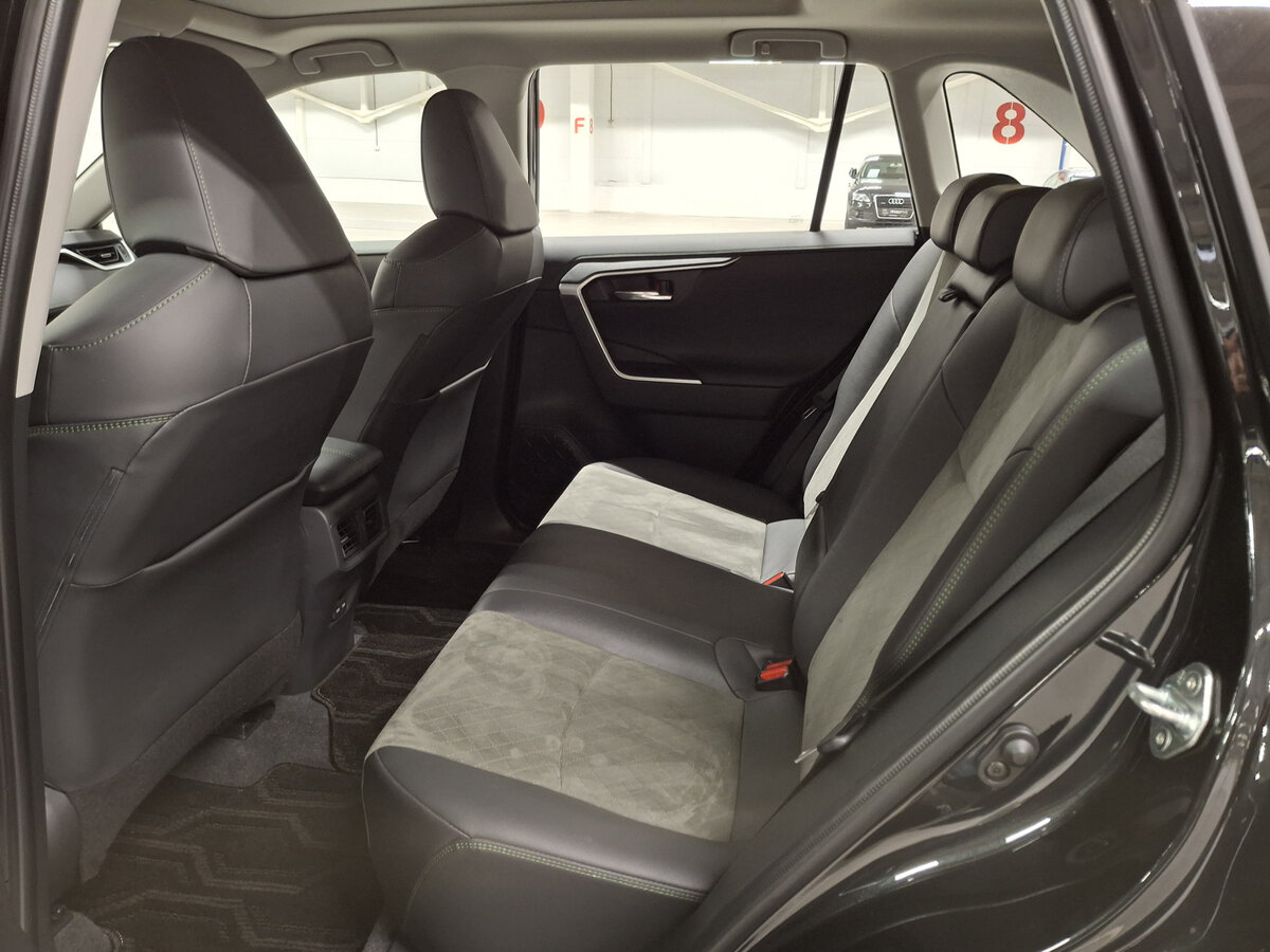 Toyota RAV4 с пробегом — 2024 год. Фото: #11