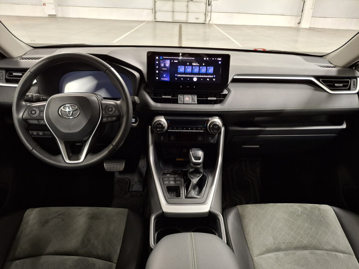 Toyota RAV4 с пробегом — 2024 год. Фото: #13