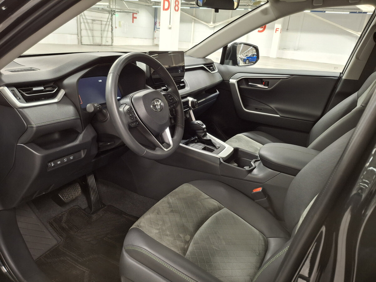 Toyota RAV4 с пробегом — 2024 год. Фото: #15