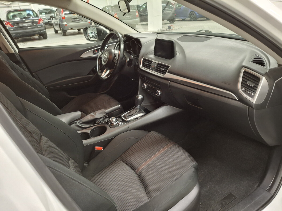 Mazda 3 с пробегом — 2018 год. Фото: #10