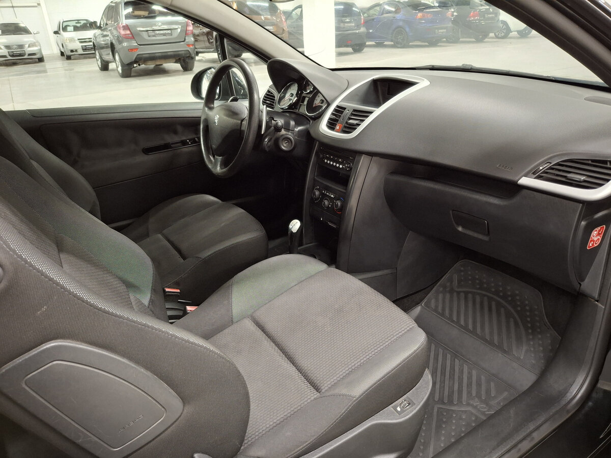 Peugeot 207 с пробегом — 2010 год. Фото: #10