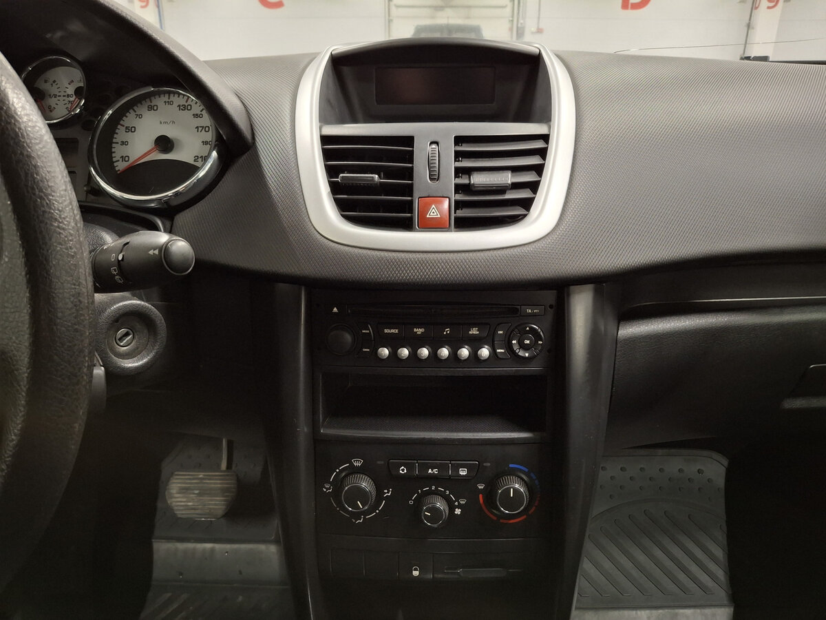 Peugeot 207 с пробегом — 2010 год. Фото: #14