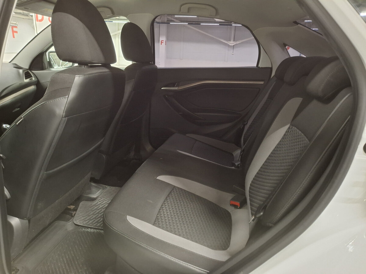 Lada (ВАЗ) Vesta с пробегом — 2017 год. Фото: #11