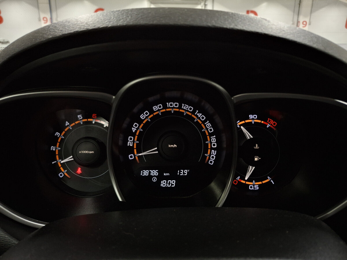 Lada (ВАЗ) Vesta с пробегом — 2017 год. Фото: #12