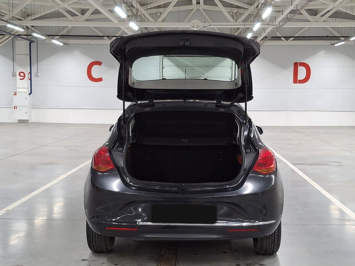 Opel Astra с пробегом — 2013 год. Фото: #9