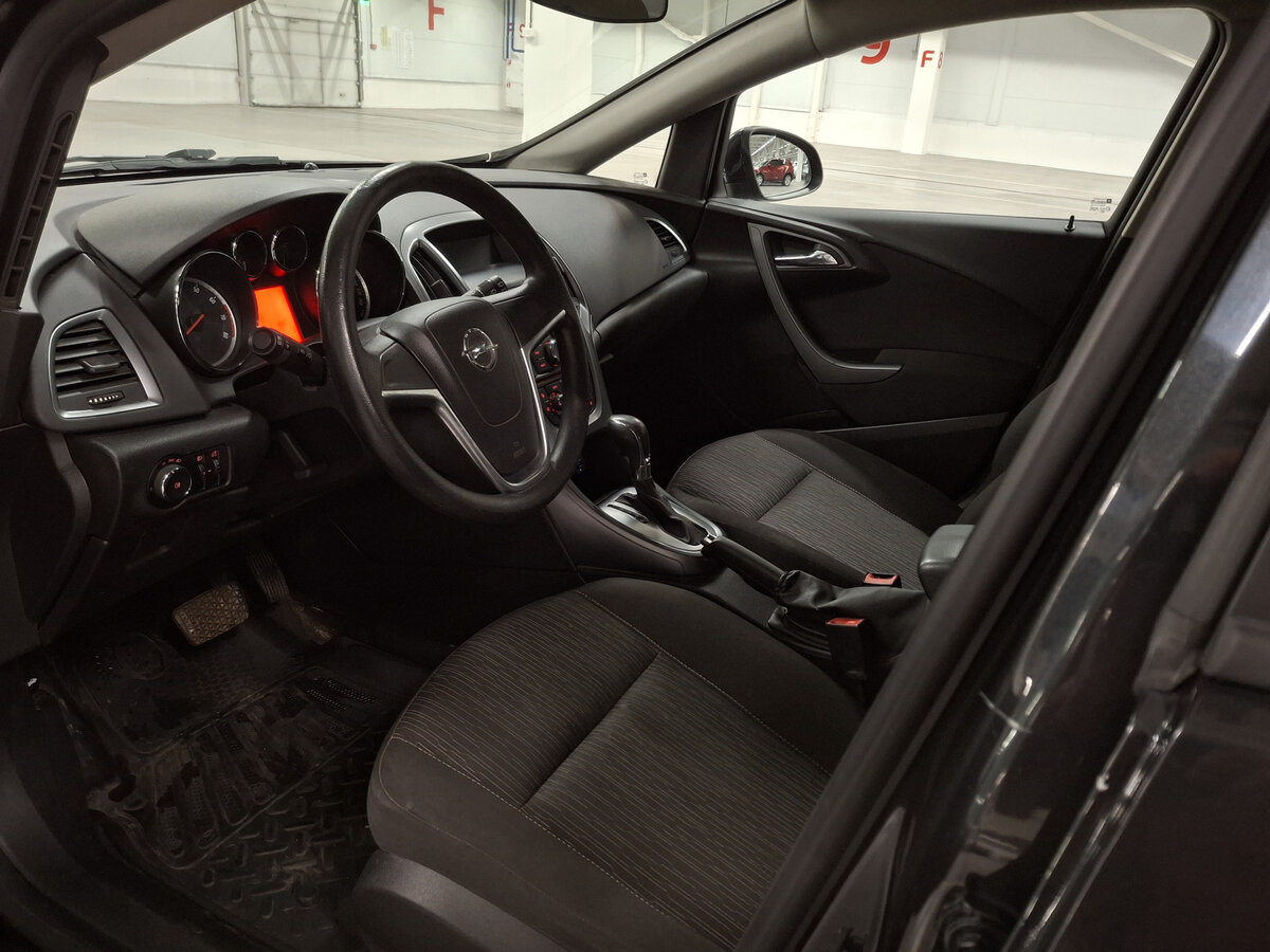 Opel Astra с пробегом — 2013 год. Фото: #14