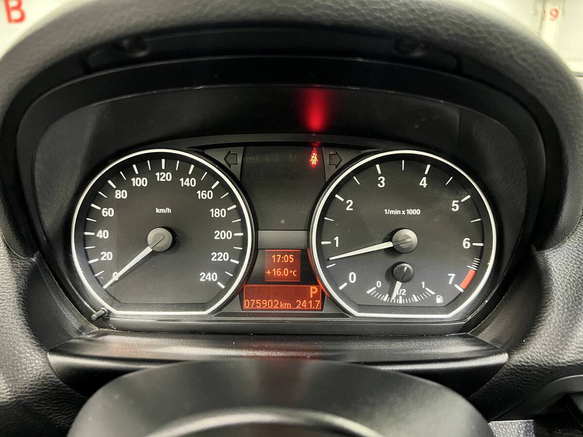 BMW 1 серии с пробегом — 2008 год. Фото: #11