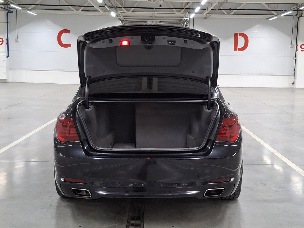 BMW 7 серии с пробегом — 2012 год. Фото: #9