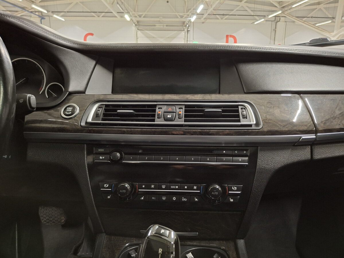 BMW 7 серии с пробегом — 2012 год. Фото: #14