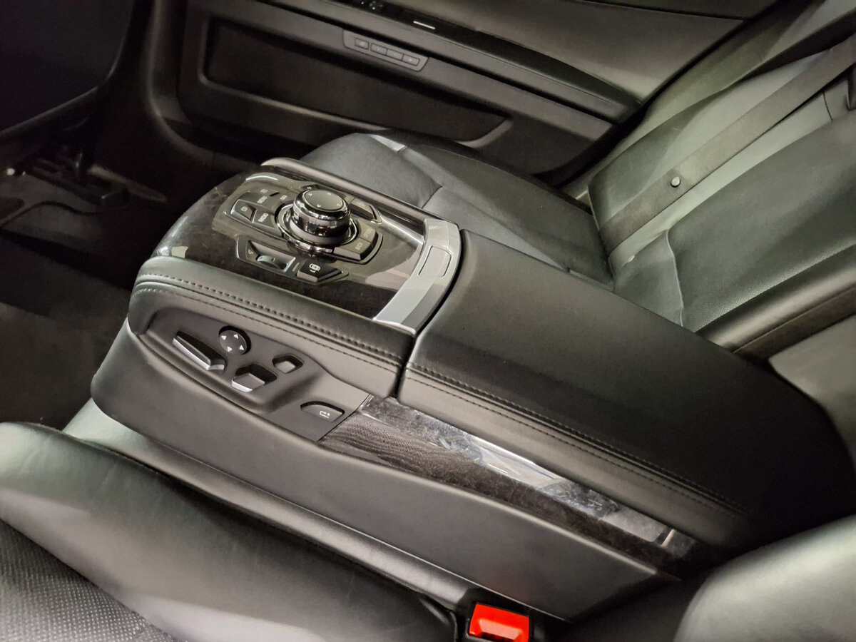 BMW 7 серии с пробегом — 2012 год. Фото: #20