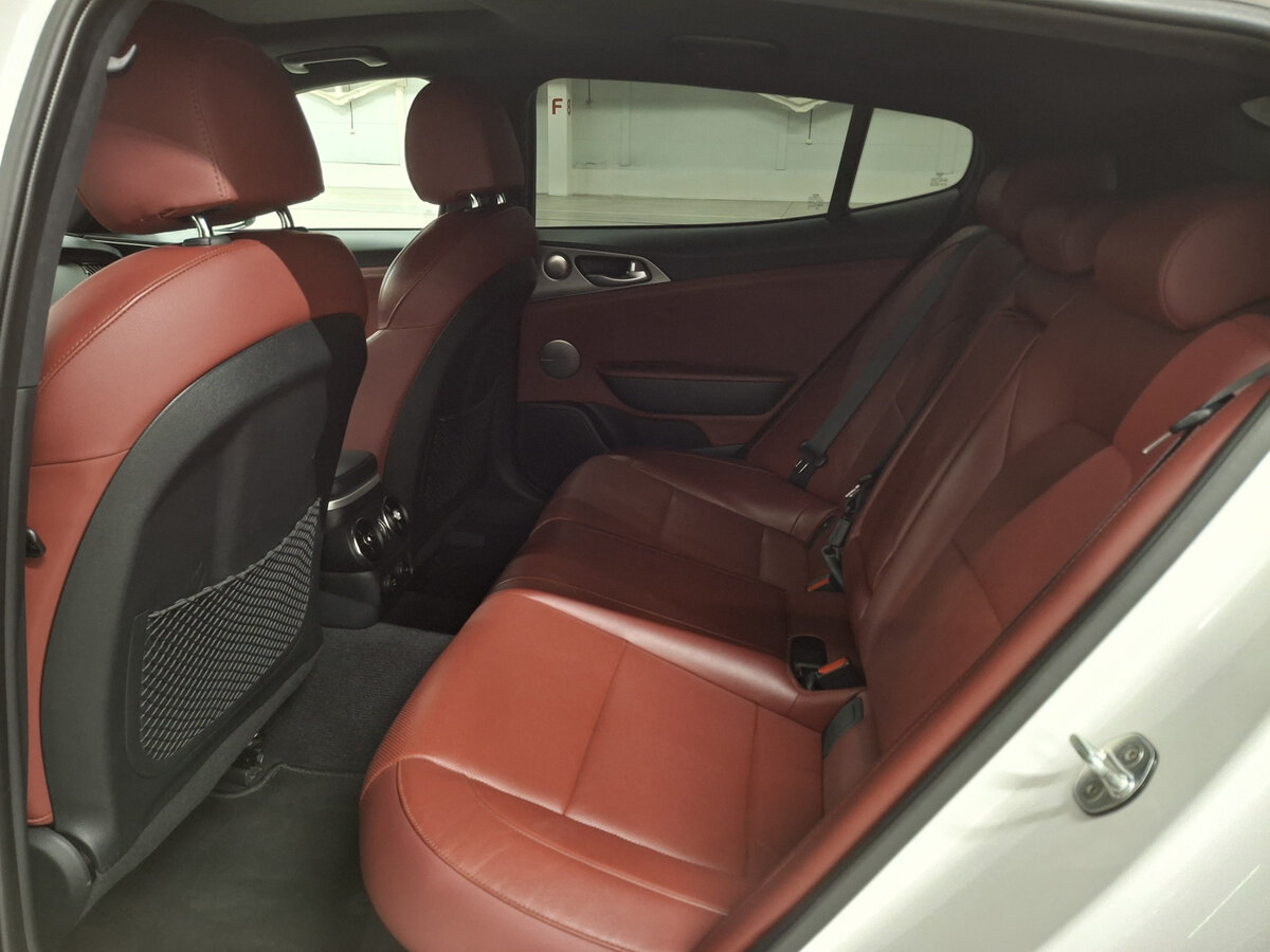 Kia Stinger с пробегом — 2019 год. Фото: #11