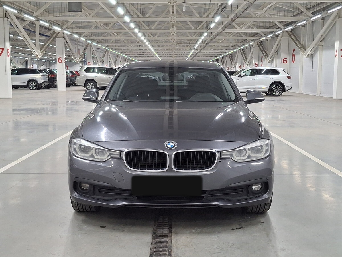 BMW 3 серии с пробегом — 2018 год. Фото: #1