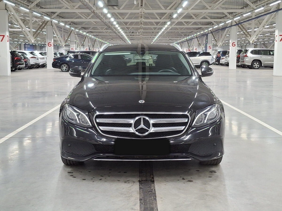 Mercedes-Benz E-Класс с пробегом — 2018 год. Фото: #1