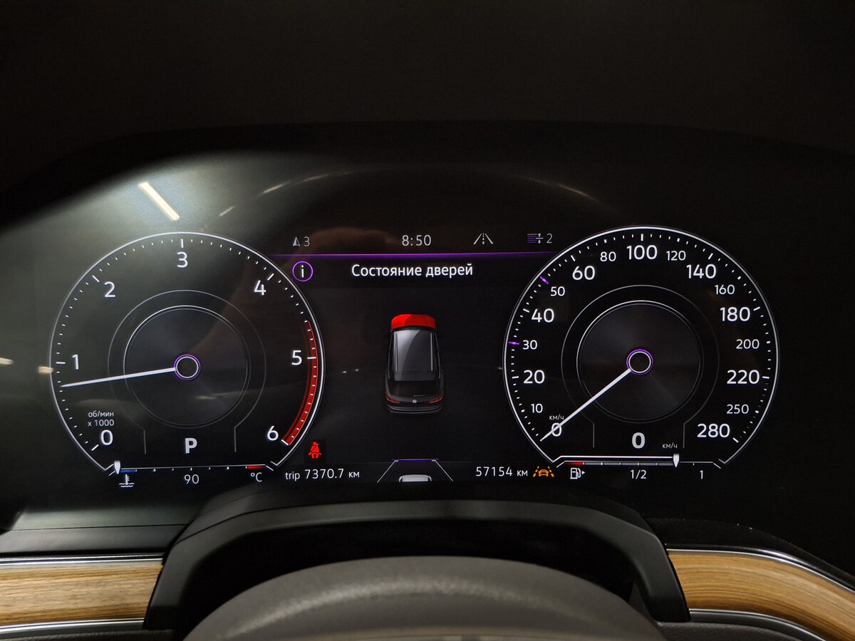 Volkswagen Touareg с пробегом — 2020 год. Фото: #12