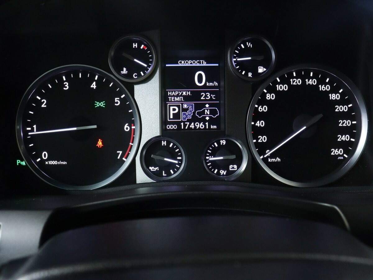 Lexus LX с пробегом — 2015 год. Фото: #10