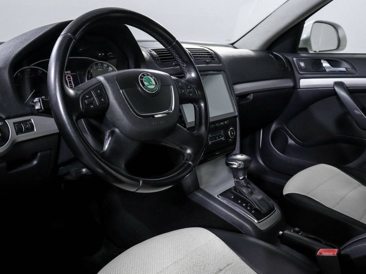 Skoda Octavia с пробегом — 2011 год. Фото: #10