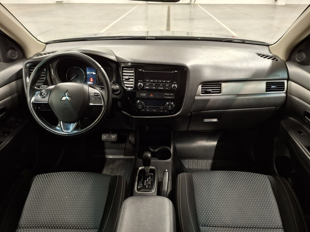 Mitsubishi Outlander с пробегом — 2015 год. Фото: #13