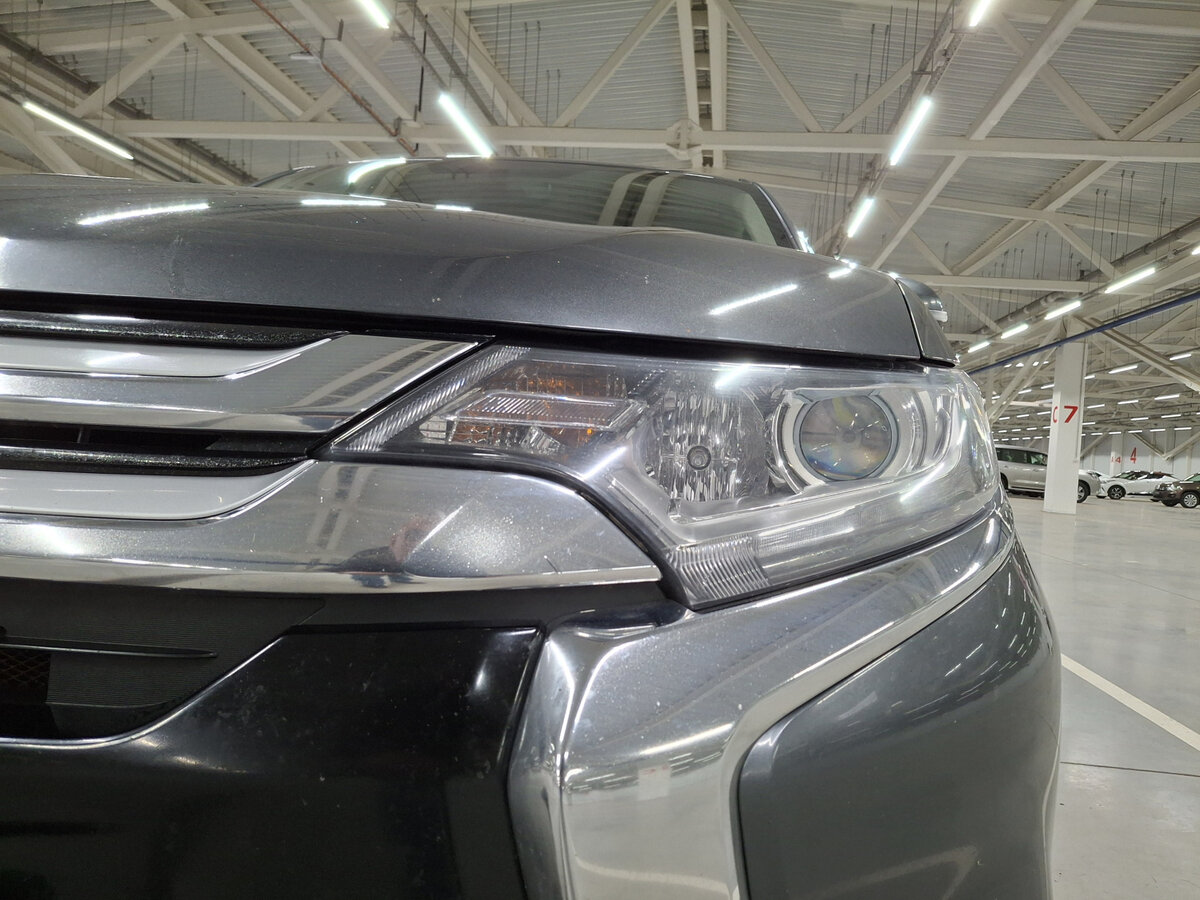 Mitsubishi Outlander с пробегом — 2015 год. Фото: #16