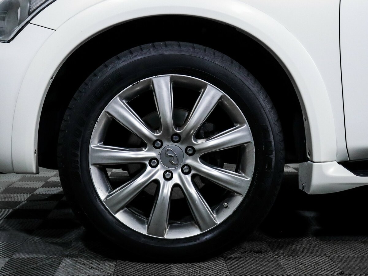 Infiniti QX56 с пробегом — 2013 год. Фото: #15