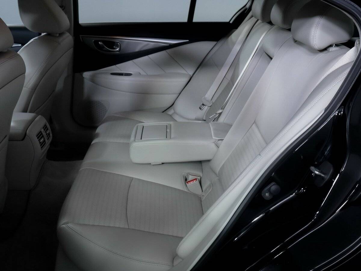 Infiniti Q50 с пробегом — 2014 год. Фото: #9