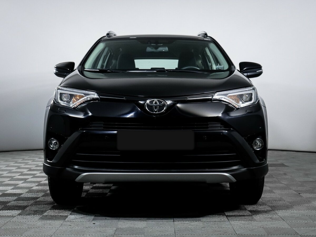 Toyota RAV4 с пробегом — 2018 год. Фото: #1