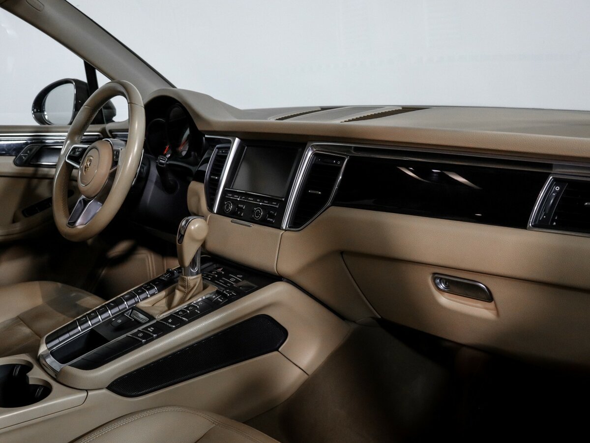 Porsche Macan с пробегом — 2014 год. Фото: #6
