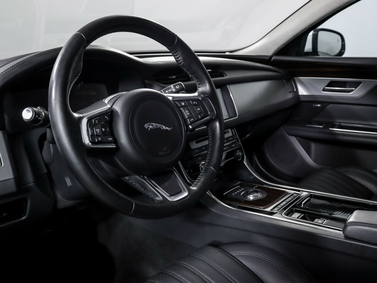 Jaguar XF с пробегом — 2018 год. Фото: #10