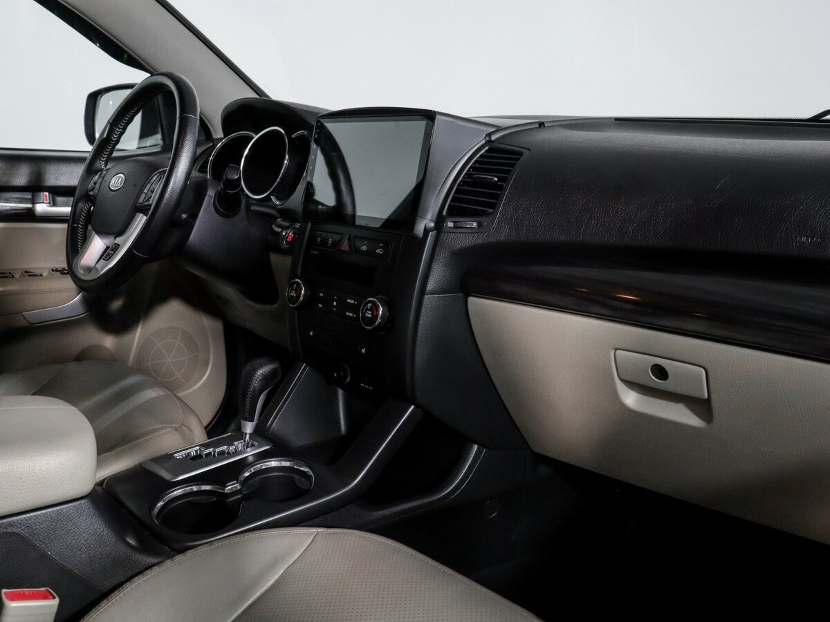Kia Sorento с пробегом — 2011 год. Фото: #6