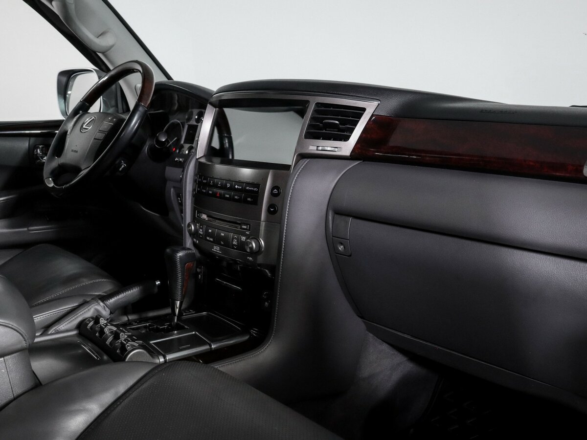 Lexus LX с пробегом — 2008 год. Фото: #8