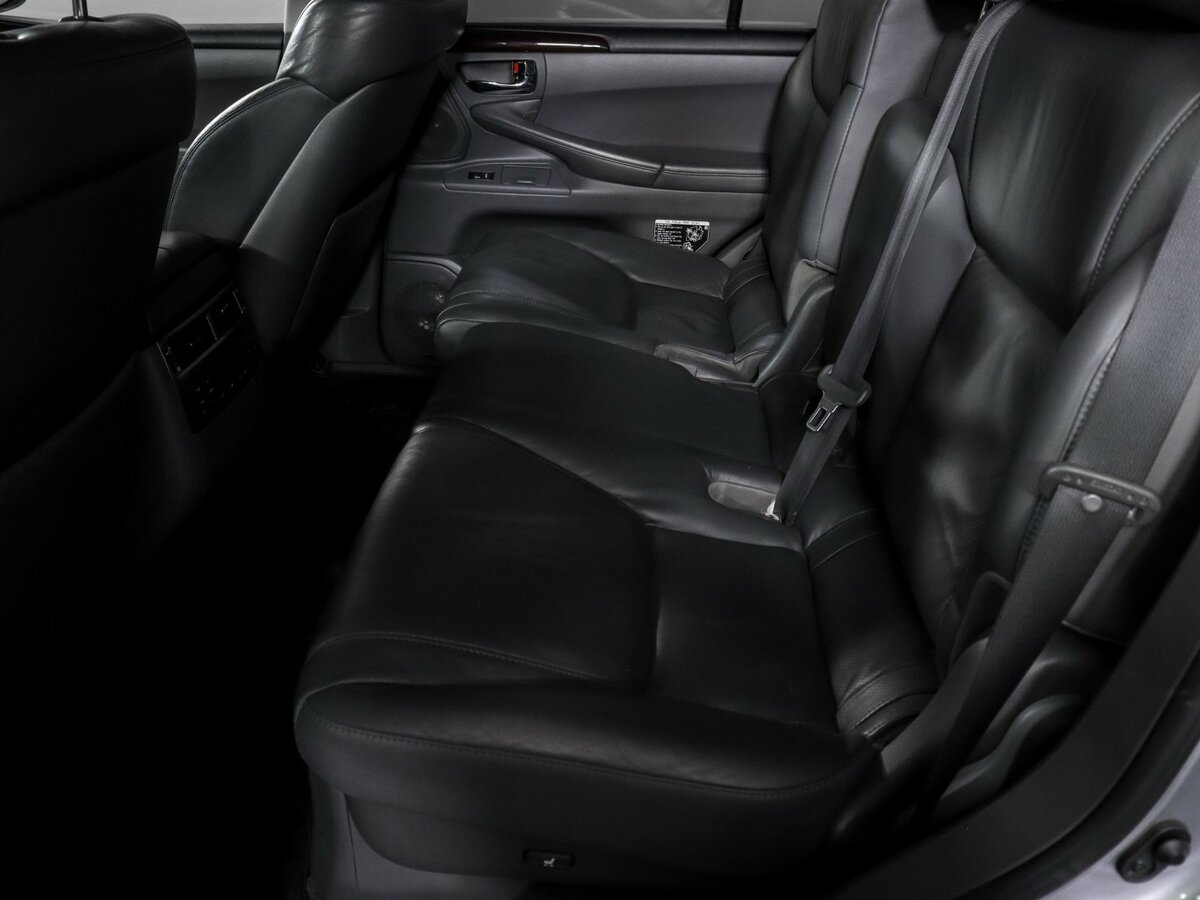 Lexus LX с пробегом — 2008 год. Фото: #9