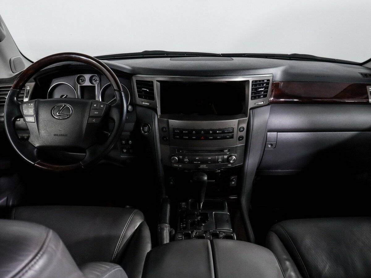 Lexus LX с пробегом — 2008 год. Фото: #12