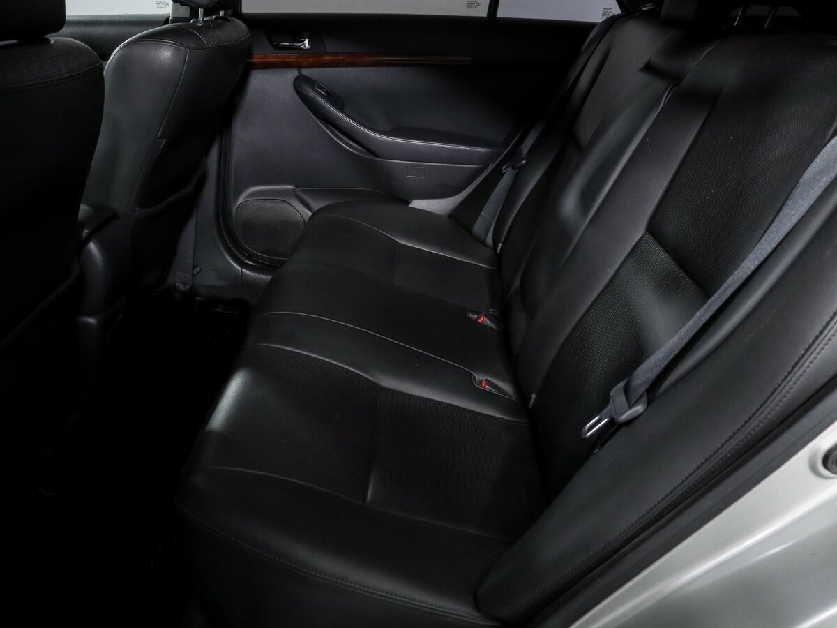 Toyota Avensis с пробегом — 2005 год. Фото: #7