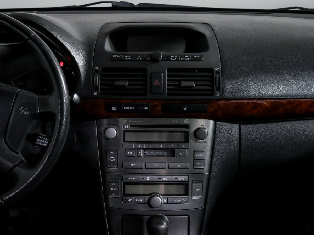 Toyota Avensis с пробегом — 2005 год. Фото: #10