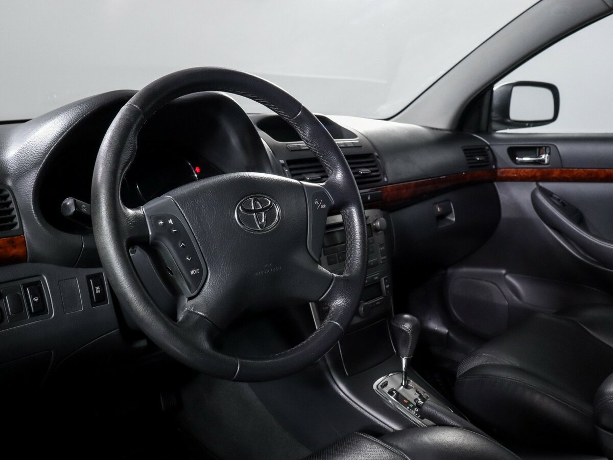 Toyota Avensis с пробегом — 2005 год. Фото: #11