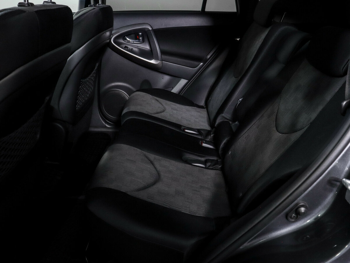 Toyota RAV4 с пробегом — 2011 год. Фото: #7