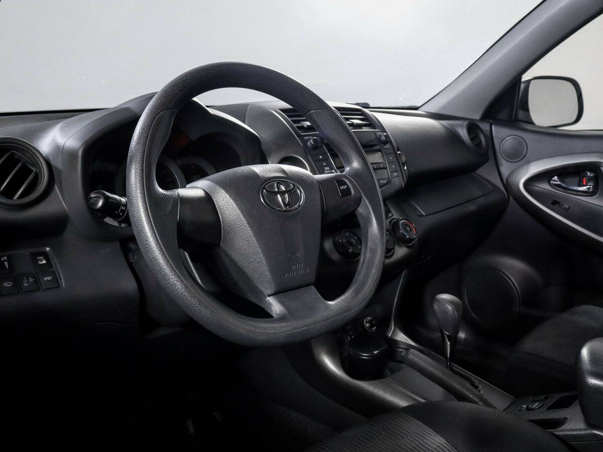Toyota RAV4 с пробегом — 2011 год. Фото: #10