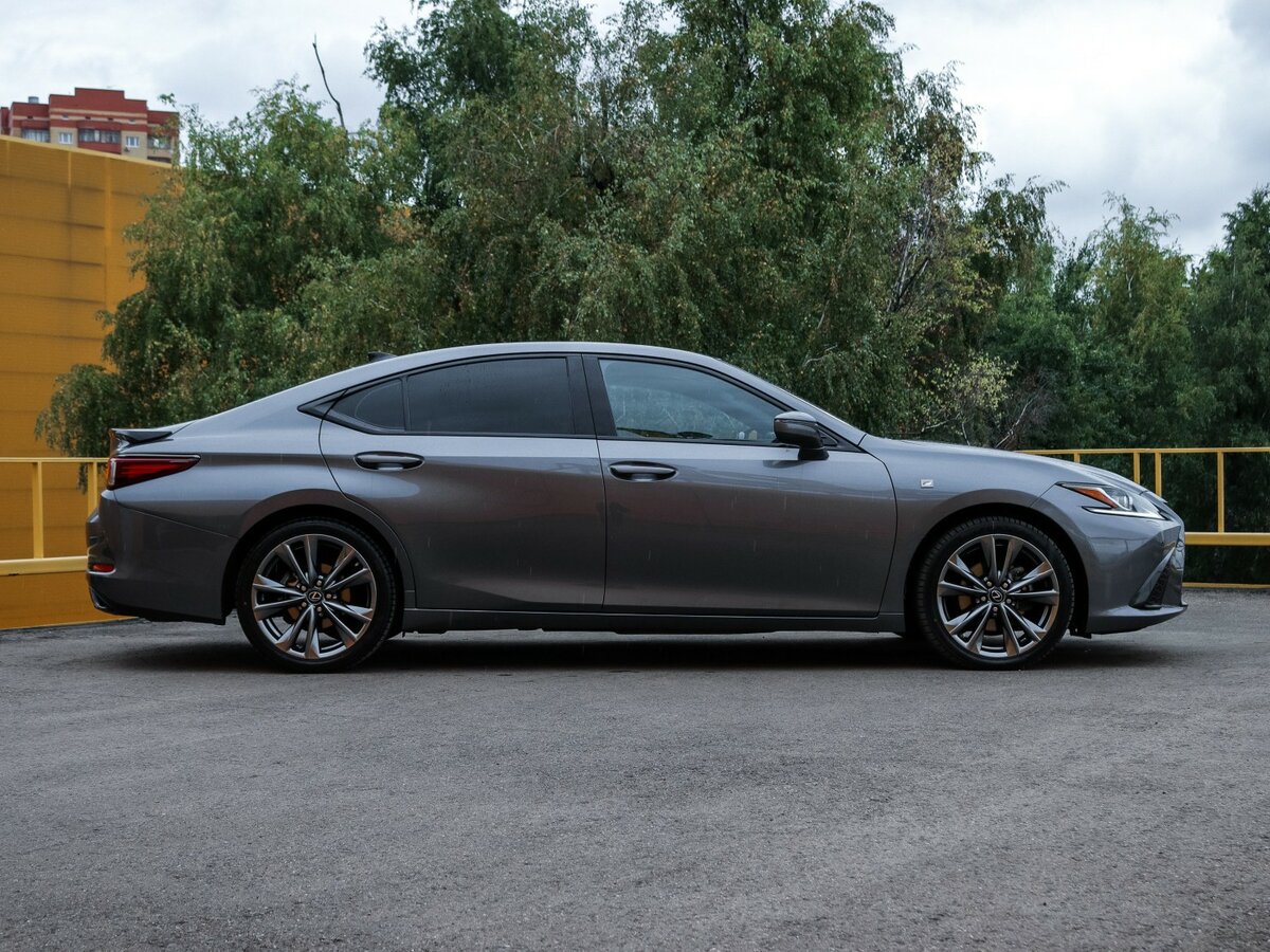 Lexus ES с пробегом — 2020 год. Фото: #2