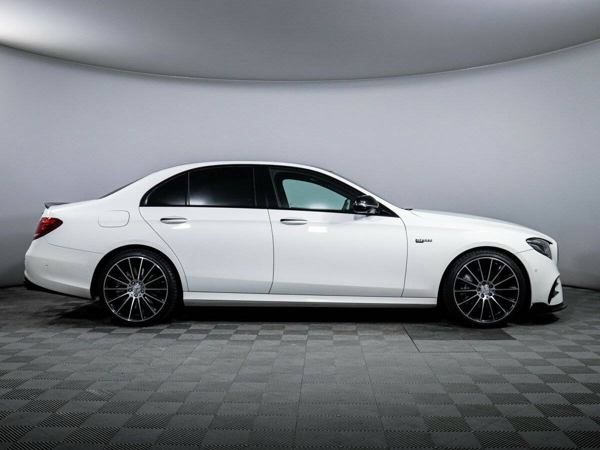 Mercedes-Benz E-Класс AMG с пробегом — 2017 год. Фото: #3